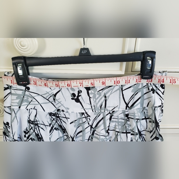 Express Black and White A-Line Skirt - Picture 4 of 6